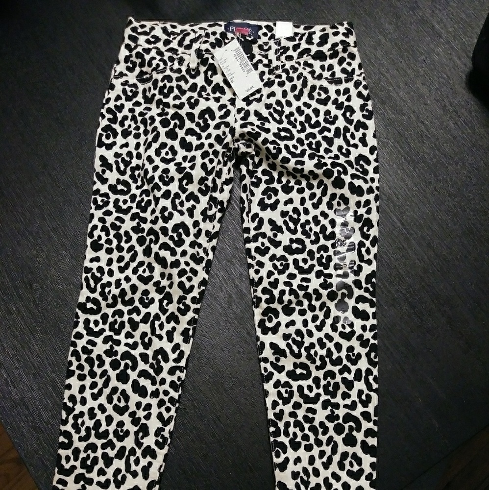 Children's place cheetah/ leopard print pants.